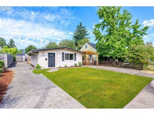 9025 N Clarendon Ave, Portland, OR, 97203-2748 | Card Image