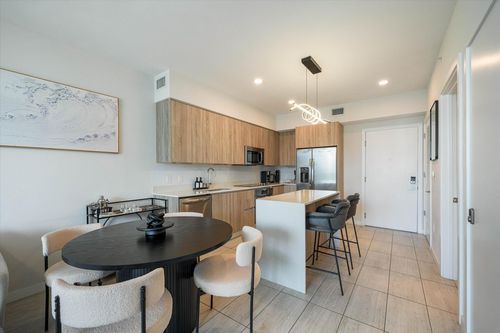 s-910-3900 Biscayne Blvd, Miami, FL, 33137-3782 | Card Image