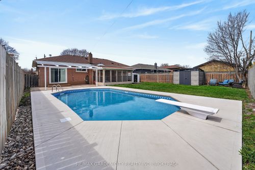 77 Balmoral Ave, Welland, ON, L3B1S5 | Card Image