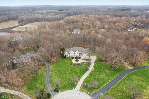 16770 Staffordshire Ct, Chagrin Falls, OH, 44023-2526 | Card Image