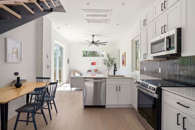 2 - 2611 Davis Ln, Condo with 2 bedrooms, 2 bathrooms and 2 parking in Austin TX | Image 9
