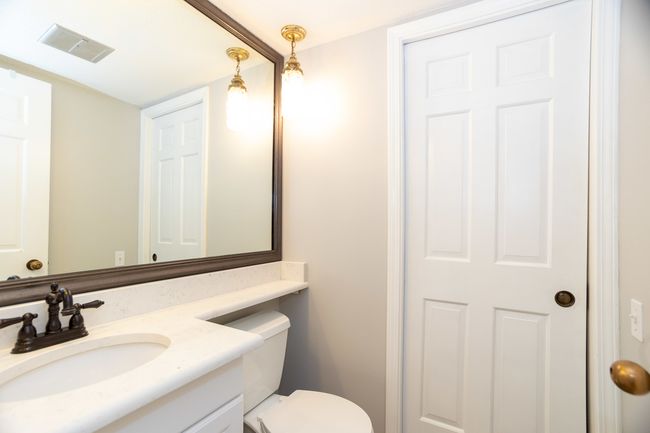 APT-208 - 2 S Atrium Way, Condo with 1 bedrooms, 2 bathrooms and 2 parking in Elmhurst IL | Image 17