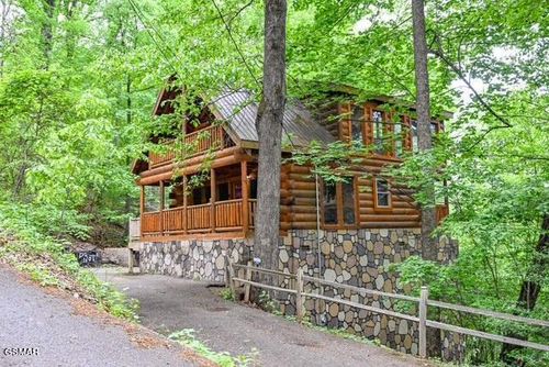 1428 Indian Ct, Sevierville, TN, 37876-8921 | Card Image
