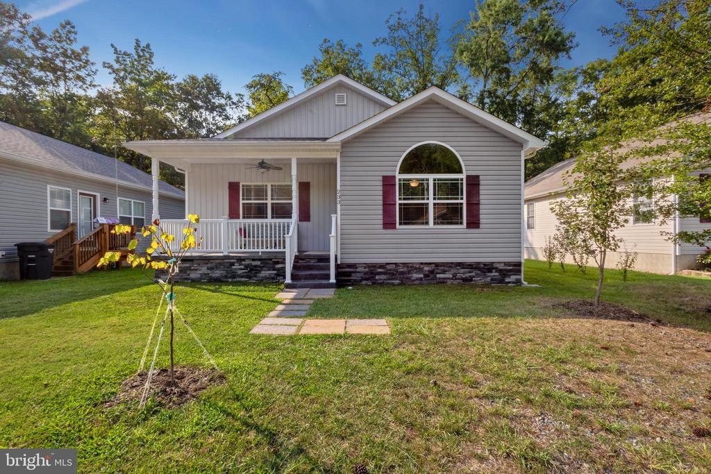 12th St, Colonial Beach, VA 22443