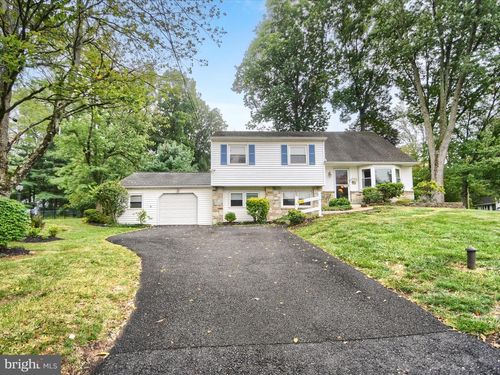 200 Cornwall Dr, CHALFONT, PA, 18914-2320 | Card Image