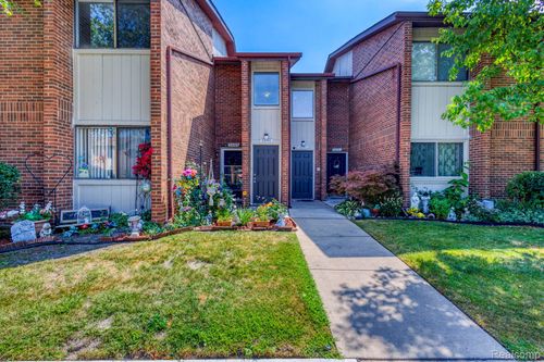 47-33799 Pondview Circle, Livonia, MI, 48152 | Card Image