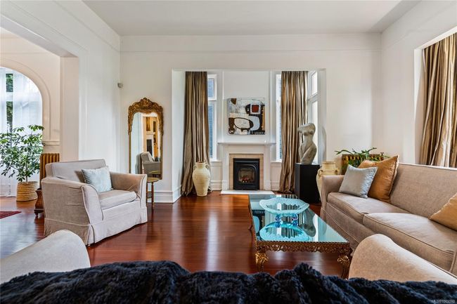 1023 St Charles St, House other with 3 bedrooms, 3 bathrooms and 6 parking in Victoria BC | Image 11