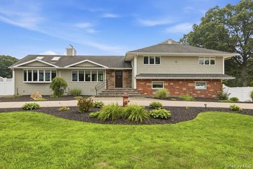 60 Hawthorne Street, Brookhaven, NY, 11784 | Card Image