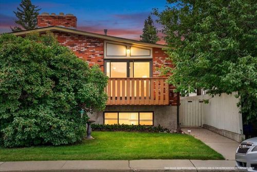 6407 34 Ave Nw, Calgary, AB, T3B1M9 | Card Image