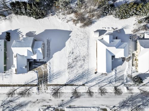 1503 Red Oak Dr, Hartford, WI, 53027-8735 | Card Image