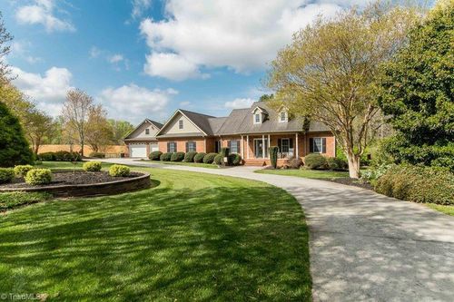 848 Hebron Church Rd, Winston Salem, NC, 27107-9451 | Card Image