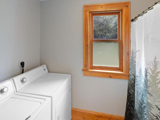 Washer/dryer in LL bath | Image 56