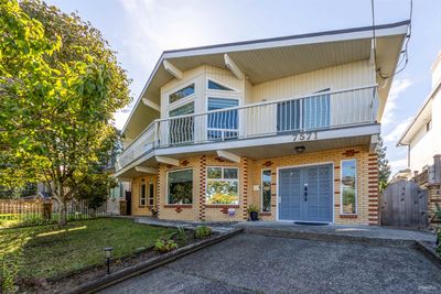 7571 1 St St, House other with 7 bedrooms, 4 bathrooms and 6 parking in Burnaby BC | Image 1