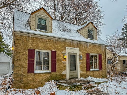 13613 W Prospect Pl, New Berlin, WI, 53151-1764 | Card Image