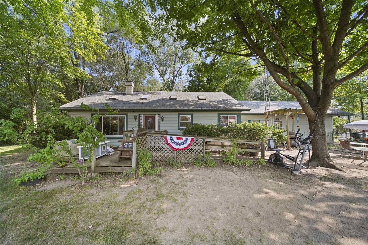 Resort Rd, Pleasant Lake, MI 49272