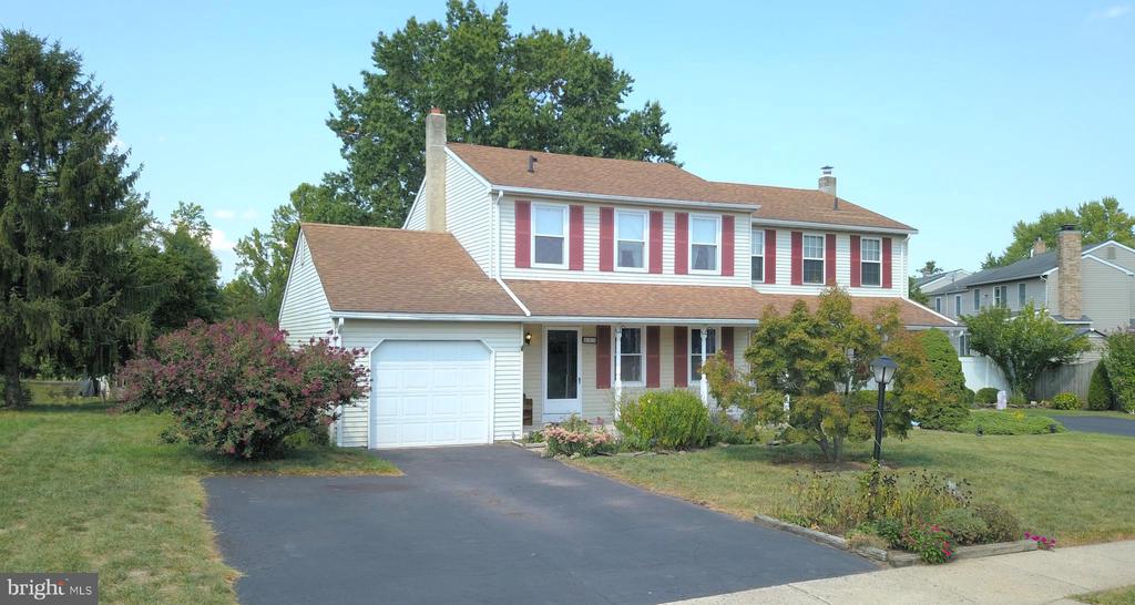 Windsor Dr, Harleysville, PA 19438