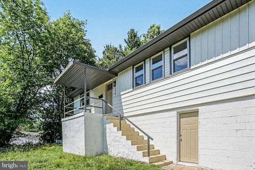 230 S 4th St, STEELTON, PA, 17113-2403 | Card Image