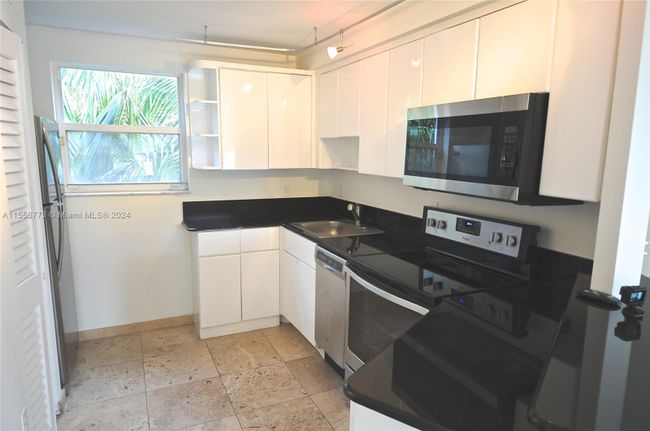 PH-2 - 1005 8th St, Condo with 2 bedrooms, 2 bathrooms and null parking in Miami Beach FL | Image 18