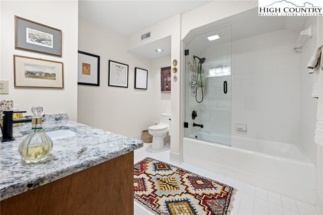 Bath 2 with pretty granite | Image 26