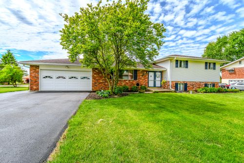 10833 Kendig Rd, New Carlisle, OH, 45344-9717 | Card Image