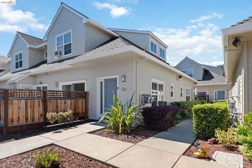 742 Cottage Ct, Mountain View, CA, 94043-2635 | Card Image