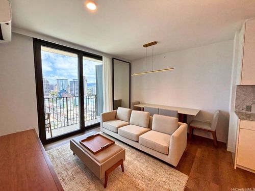 2405-987 Queen St, Honolulu, HI, 96814-4117 | Card Image