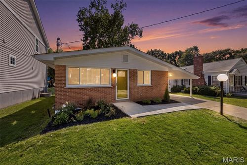8816 Bridgeport Ave, Brentwood, MO, 63144-1720 | Card Image