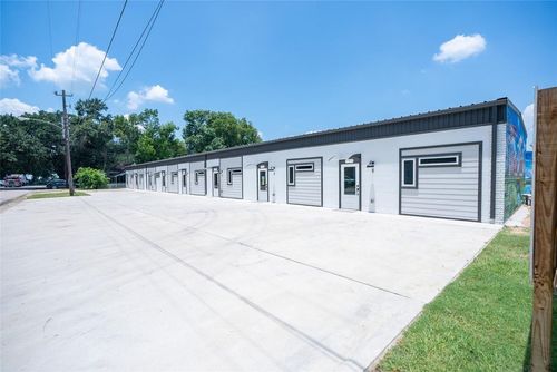 h-2612 Castle Street, Waller, TX, 77484 | Card Image