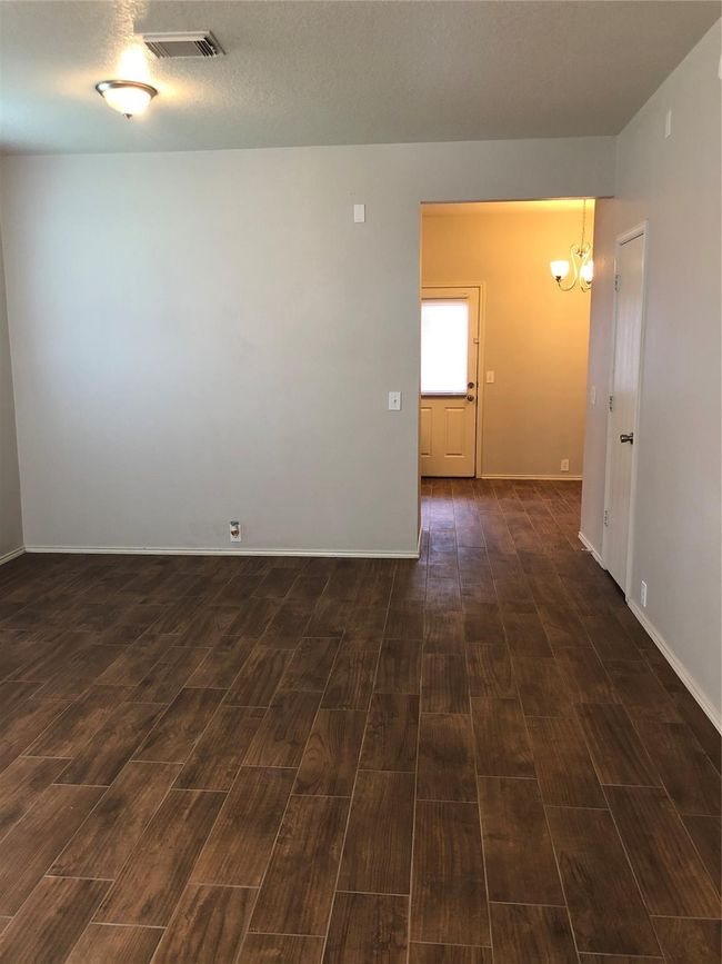 2011 Rustling Trees Way, Townhouse with 2 bedrooms, 2 bathrooms and 2 parking in Spring TX | Image 6