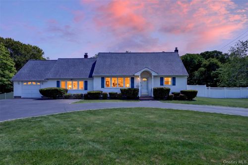 376 S Country Rd, Brookhaven, NY, 11719-9768 | Card Image