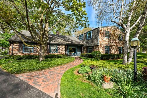 805 Lone Tree Road, Elm Grove, WI, 53122 | Card Image