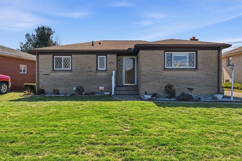 2355 Calvert St, Aliquippa, PA, 15001-2205 | Card Image