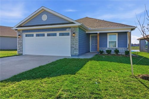 605 W Bluebird St, Gardner, KS, 66030 | Card Image