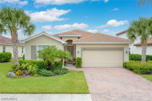 2105 Clementine St, Naples, FL, 34120-5327 | Card Image