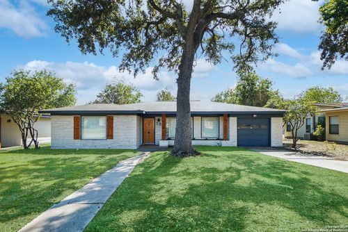 56 Ewing Pl, San Antonio, TX, 78201-3810 | Card Image