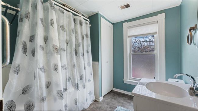 Upstairs Full Bath | Image 14