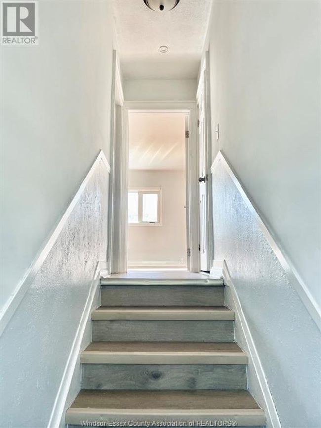 1976 Bernard Rd, House other with 3 bedrooms, 2 bathrooms and null parking in Windsor ON | Image 6