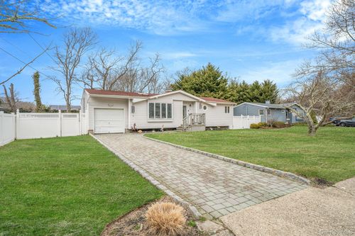 7 Betsy Dr, West Sayville, NY, 11796-1507 | Card Image
