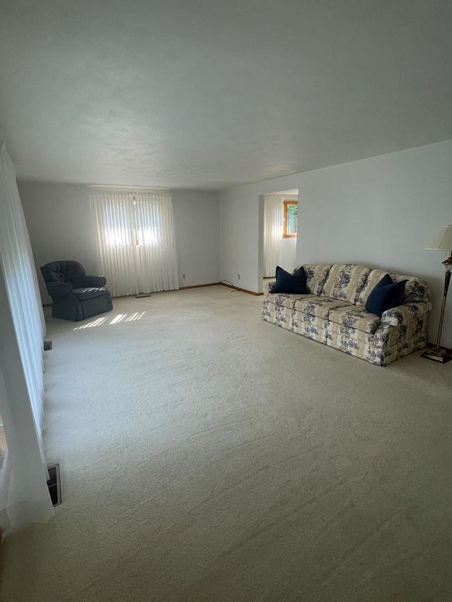 7 Zitko Ter, Home with 3 bedrooms, 2 bathrooms and null parking in Glen Dale WV | Image 4