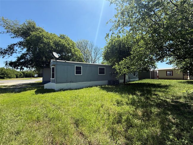 9805 State Highway 171, Home with 7 bedrooms, 4 bathrooms and 6 parking in Itasca TX | Image 4