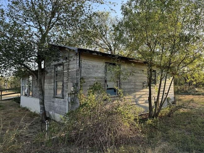 108 J Ave, House other with 2 bedrooms, 1 bathrooms and null parking in Christine TX | Image 6