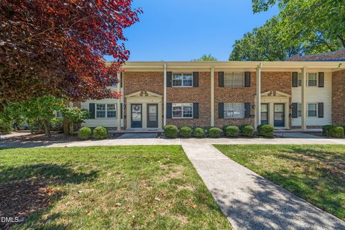 apt-6-1002 Willow Drive, Chapel Hill, NC, 27514 | Card Image