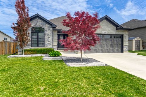 300 Lexington Blvd, Corunna, ON, N0N1G0 | Card Image