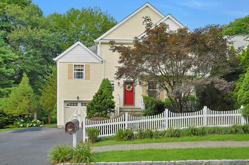 144 Hungerford Rd N, Briarcliff Manor, NY, 10510-1363 | Card Image