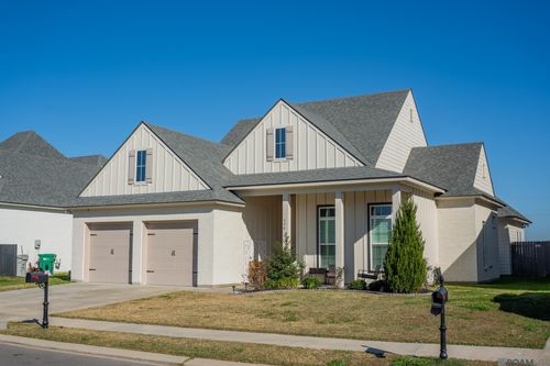 406 Last Quarter Dr, Youngsville, LA, 70592-6797 | Card Image