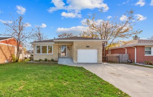 909 Oakton St, Park Ridge, IL, 60068-2011 | Card Image
