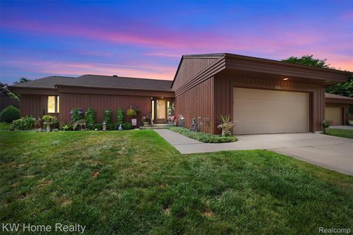 634 Applegate Ln, Grand Blanc, MI, 48439-1669 | Card Image