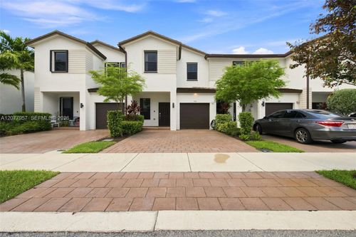 156 Sw 185th Way, Pembroke Pines, FL, 33029-5470 | Card Image