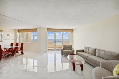 912 - 3180 S Ocean Dr, Condo with 2 bedrooms, 2 bathrooms and null parking in Hallandale Beach FL | Image 3