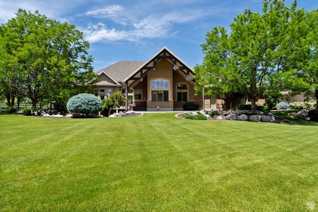 Rear view of property with stucco siding and a lawn | Image 10